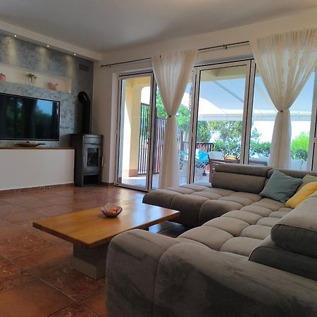 Apartman Emili Malinska Extérieur photo