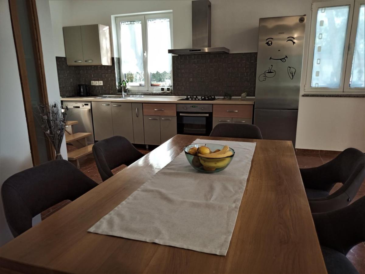 Apartman Emili Malinska Extérieur photo