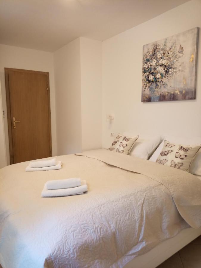 Apartman Emili Malinska Extérieur photo