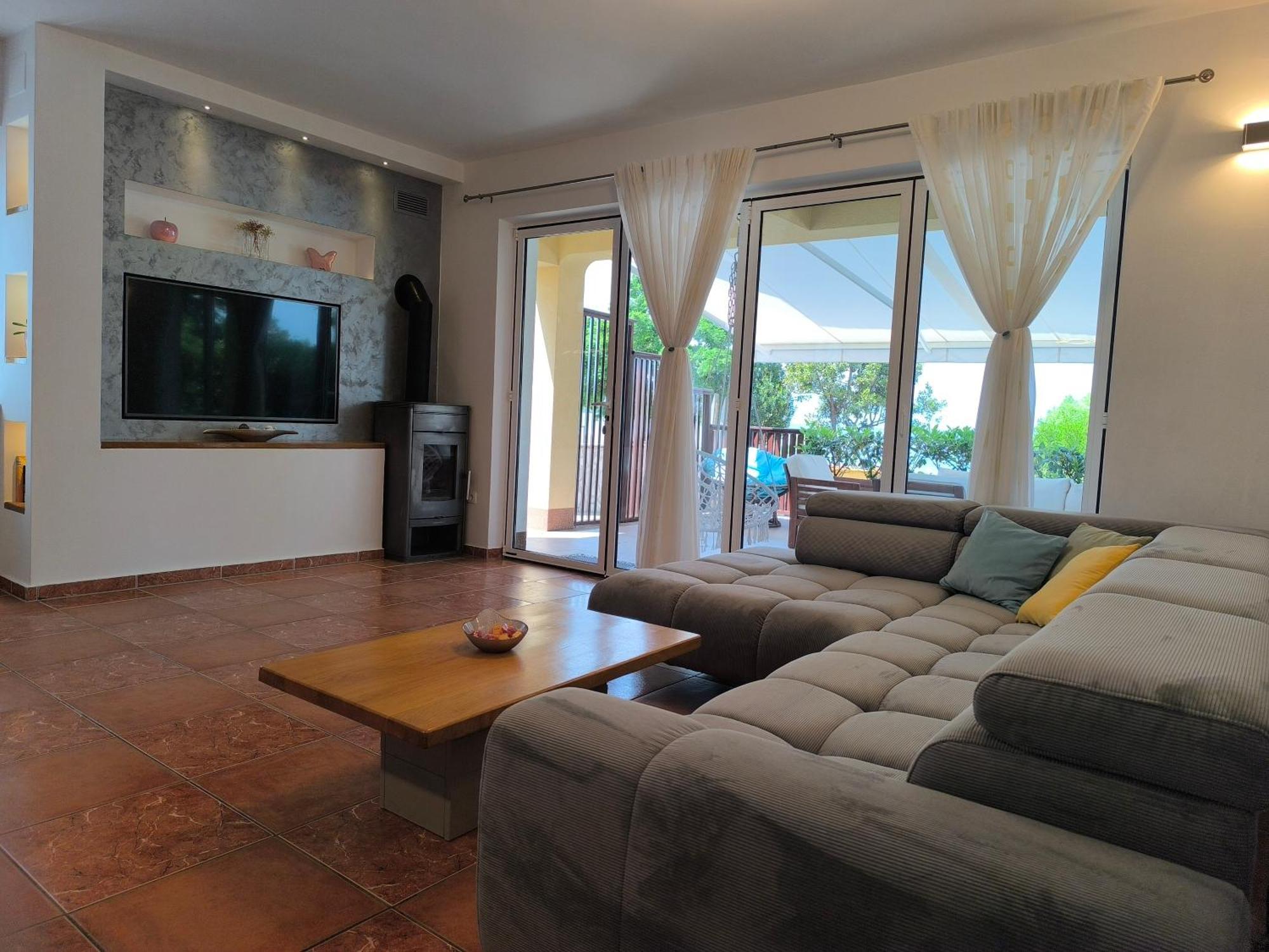 Apartman Emili Malinska Extérieur photo